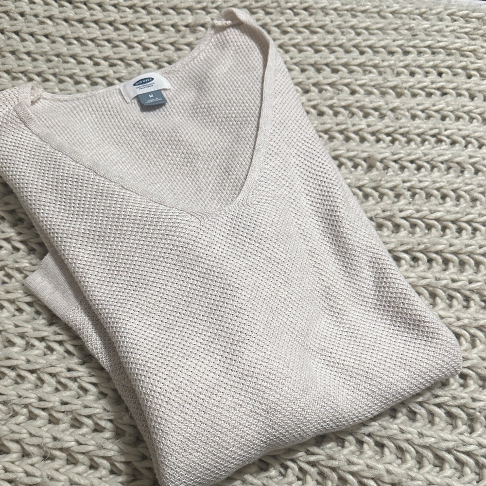 Old Navy Women's V-Neck Sweater in Cream